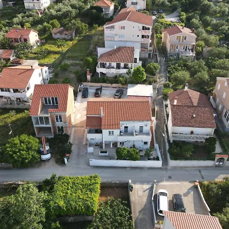 Nearby Beach, Mariane 95