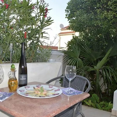 Apartment Nearby Beach, Mariane 95 Preko
